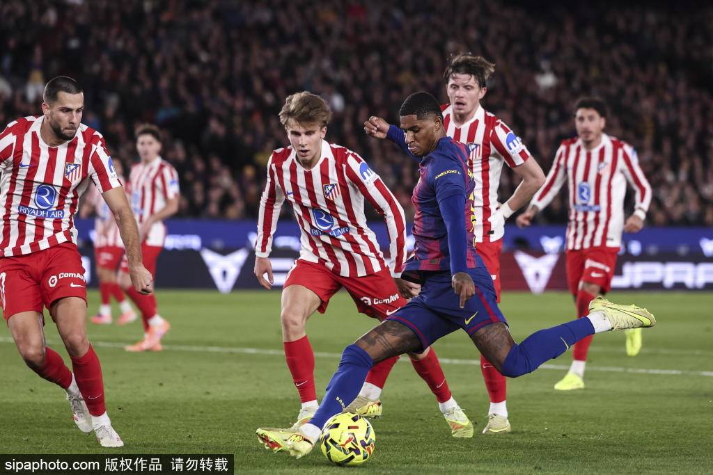 亚马尔的冲动：剪刀脚犯规引发黄牌，巴萨前景堪忧！